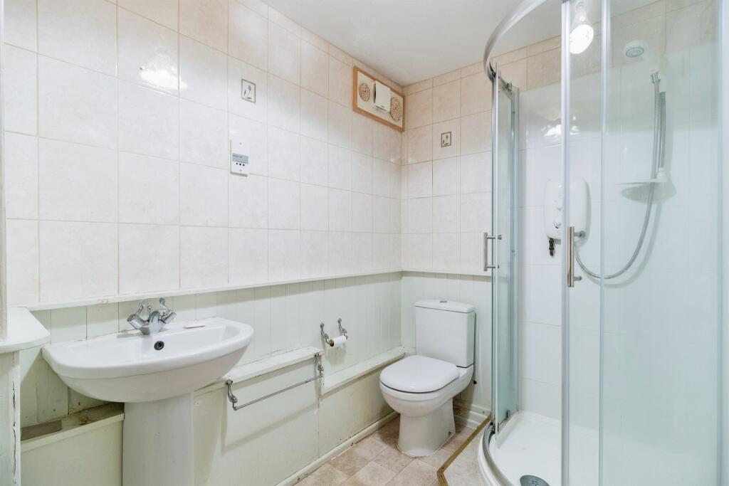 Apartment in Torquay - More