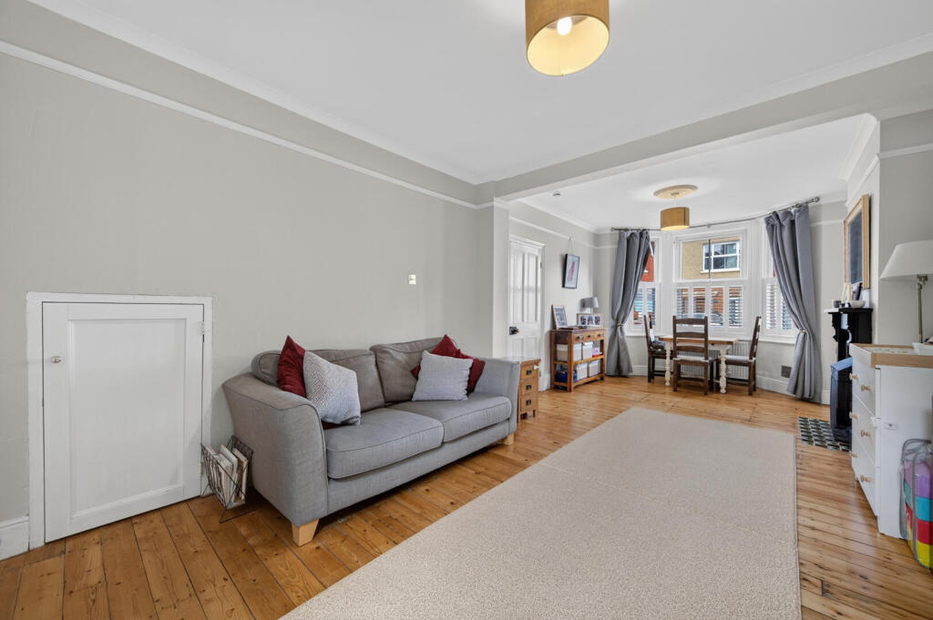 House in Luton - View 5