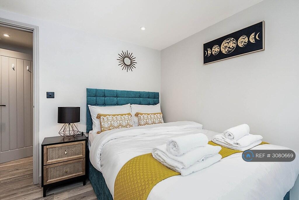 Apartment in Gloucester - More