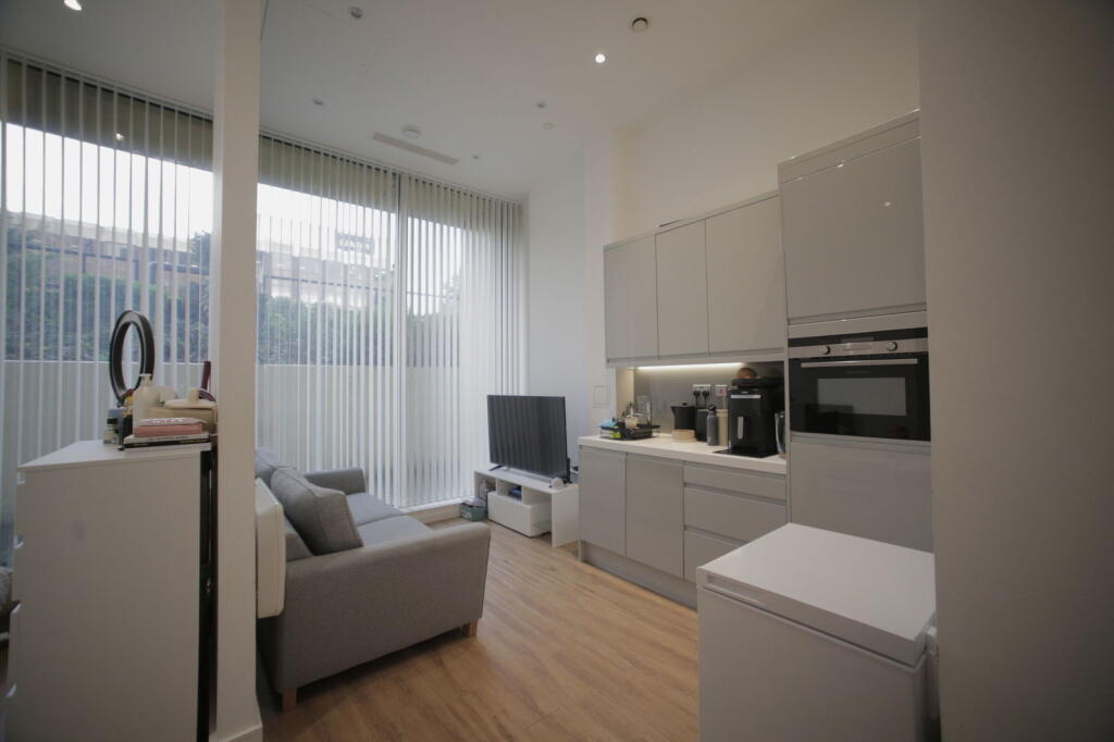 West Gate, Ealing, W5 photo 2
