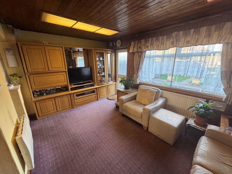 Byron Avenue, Cranford, Hounslow - View 5