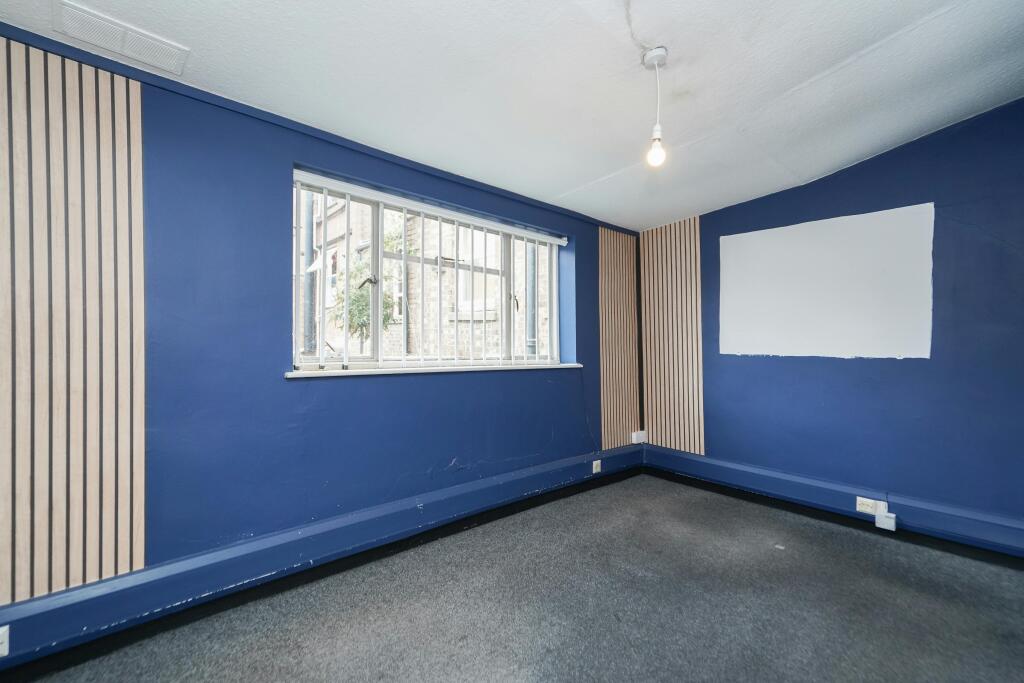 Tavistock St & Claren St - Upstairs office space-8.jpg