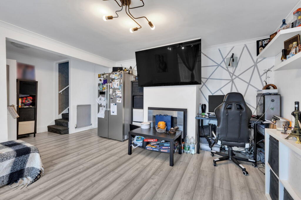 House in Houghton Regis, Central Bedfordshire - More