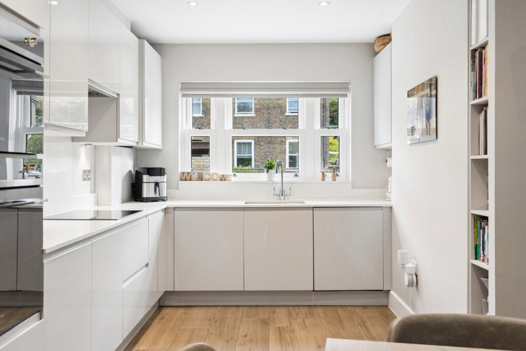House in Southall - View 4