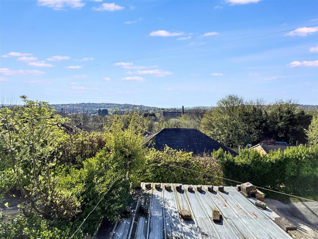 Hainworth Wood Road North, Keighley, BD21 5NF photo 4