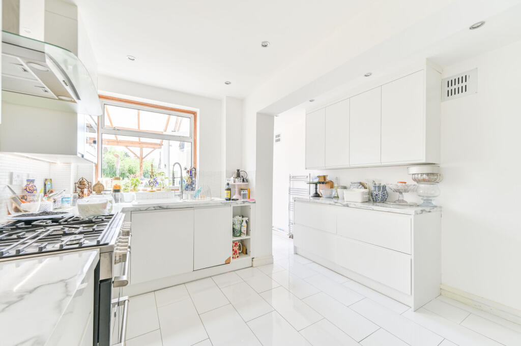 House in Southall - View 4