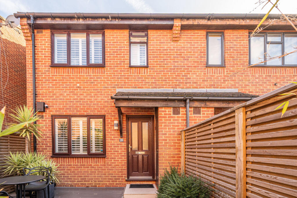 Campbell Close, Streatham, London, SW16 photo 3