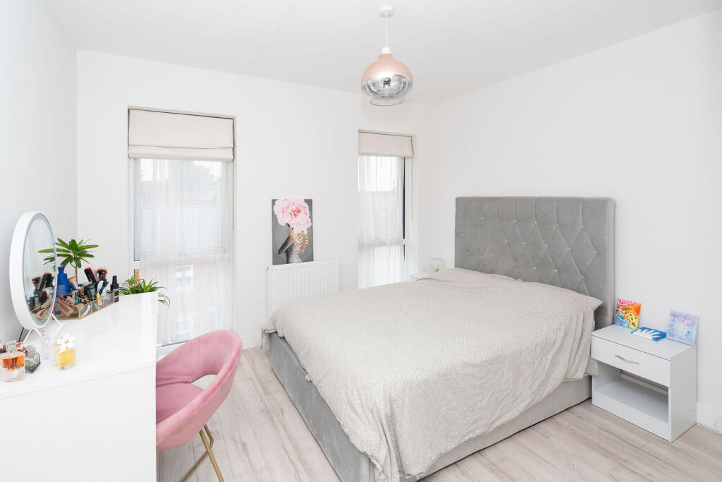 Apartment in Watford, Hertfordshire - More