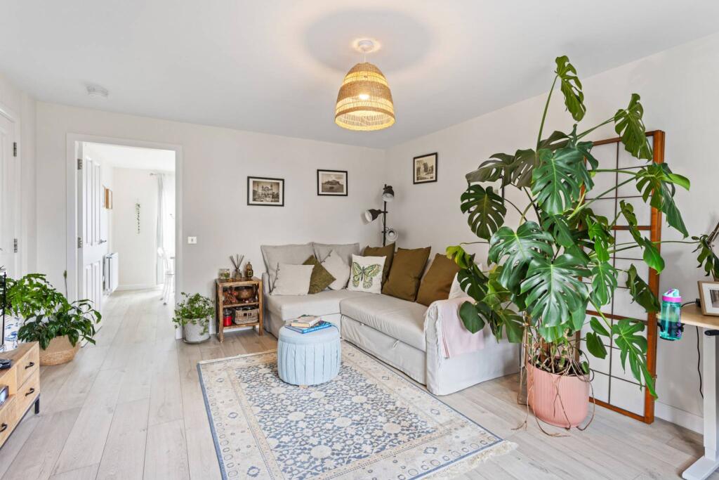 Main image of property: 42 Hapland Bow, Burdiehouse, Edinburgh, EH17 8UZ