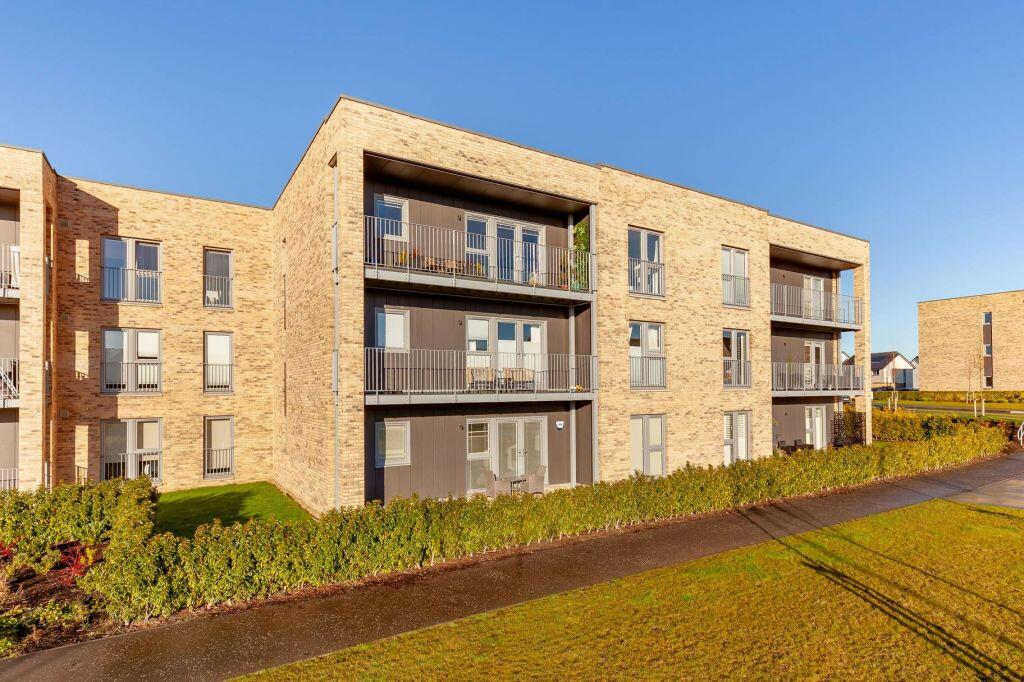 Main image of property: 40/1, Meadowsweet Drive, Cammo, Edinburgh, EH4 8FG