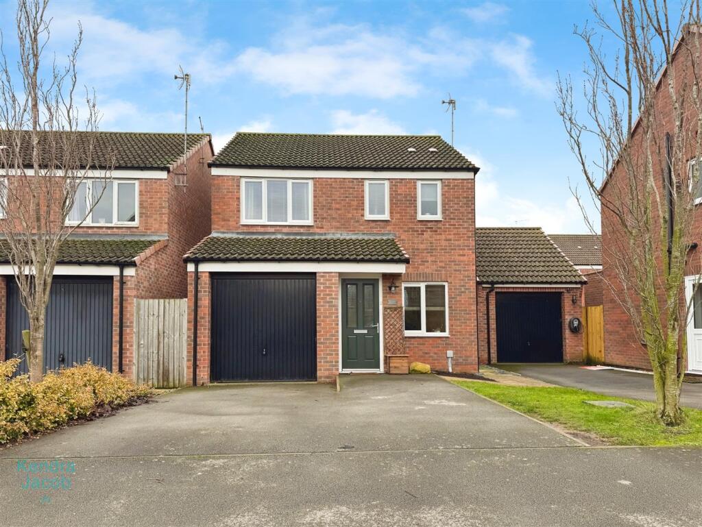 3-bed detached on Blue Albion Street, Retford, £245,000
