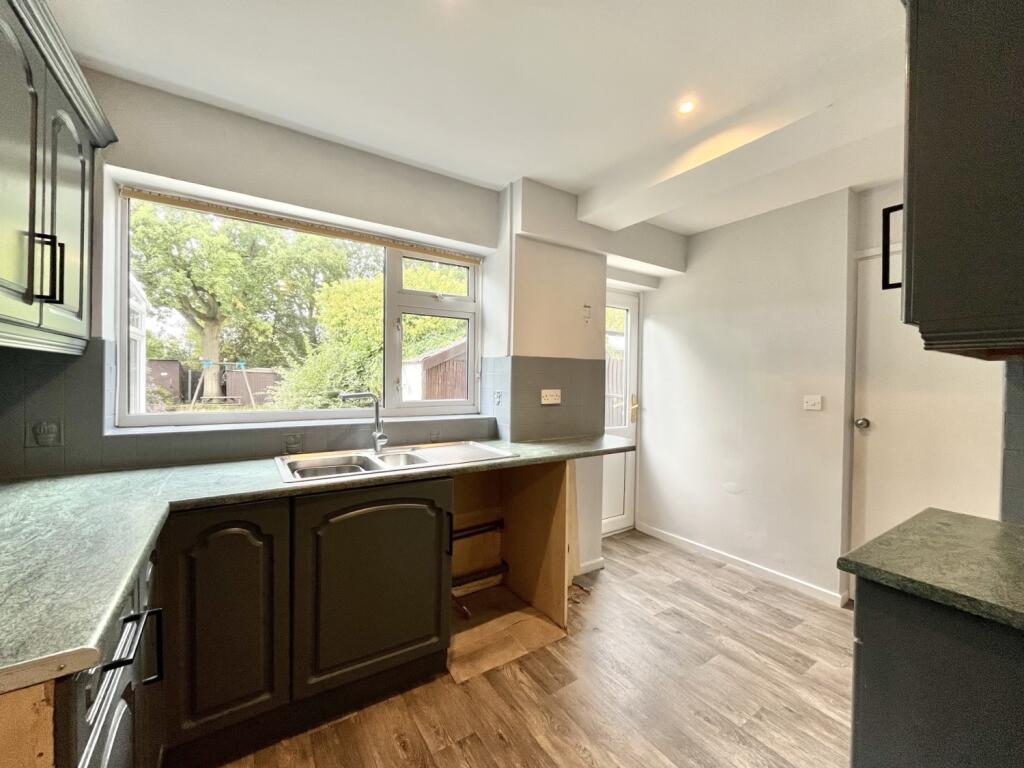 House in Wolverhampton, West Midlands - More