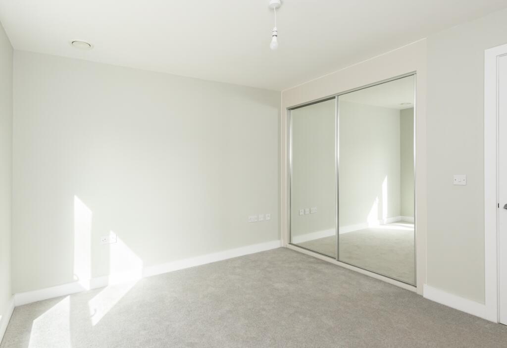 Apartment in Reading - View 4