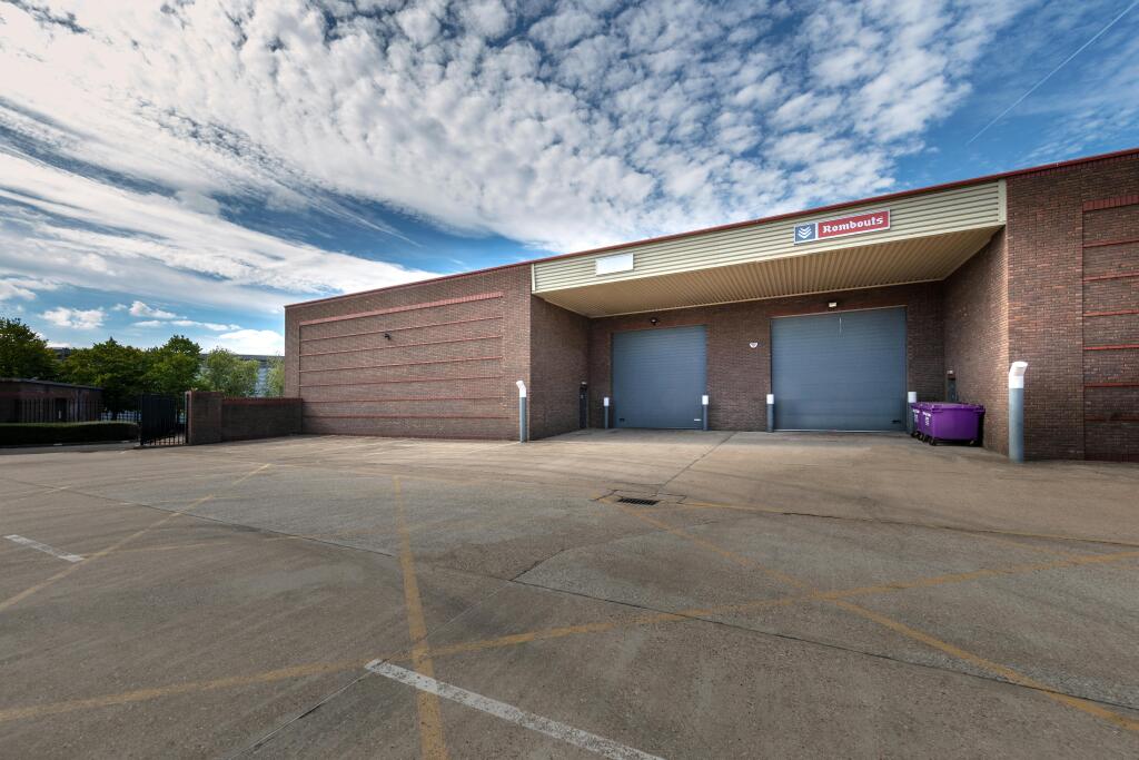 2022-954 - 955 Yeovil Road - STE-5334.jpg