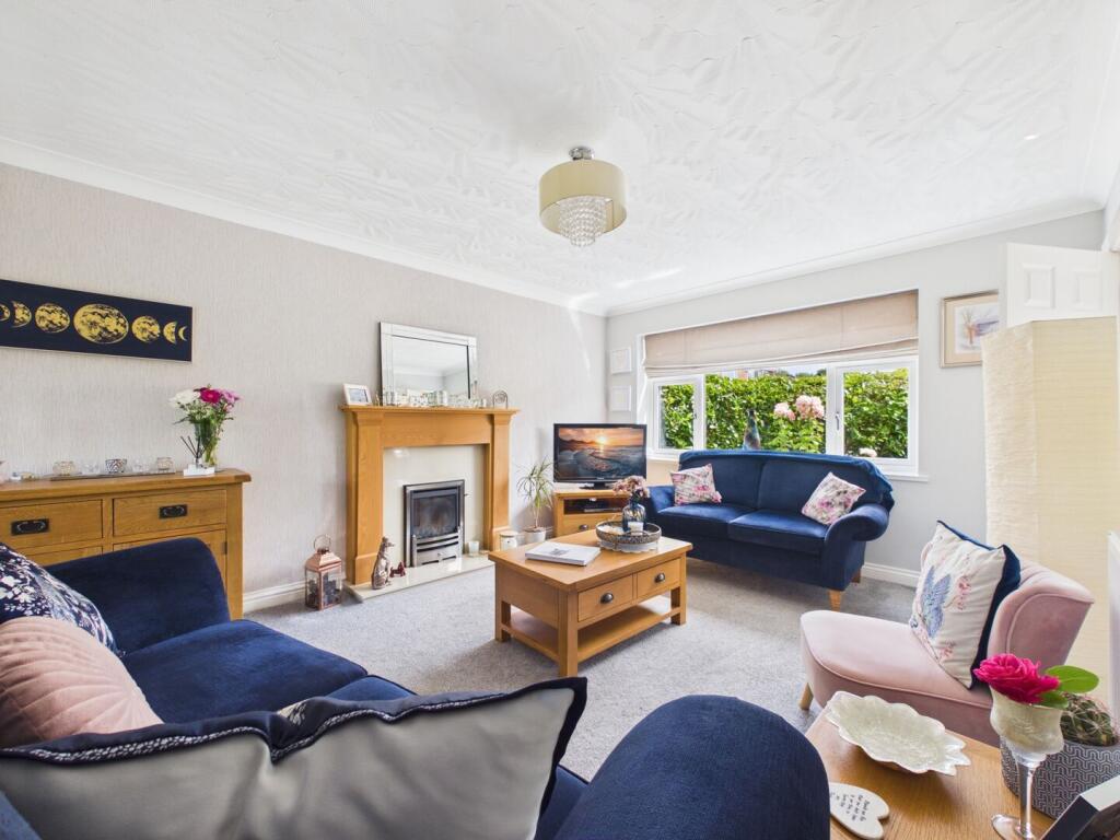 House in Newport - More