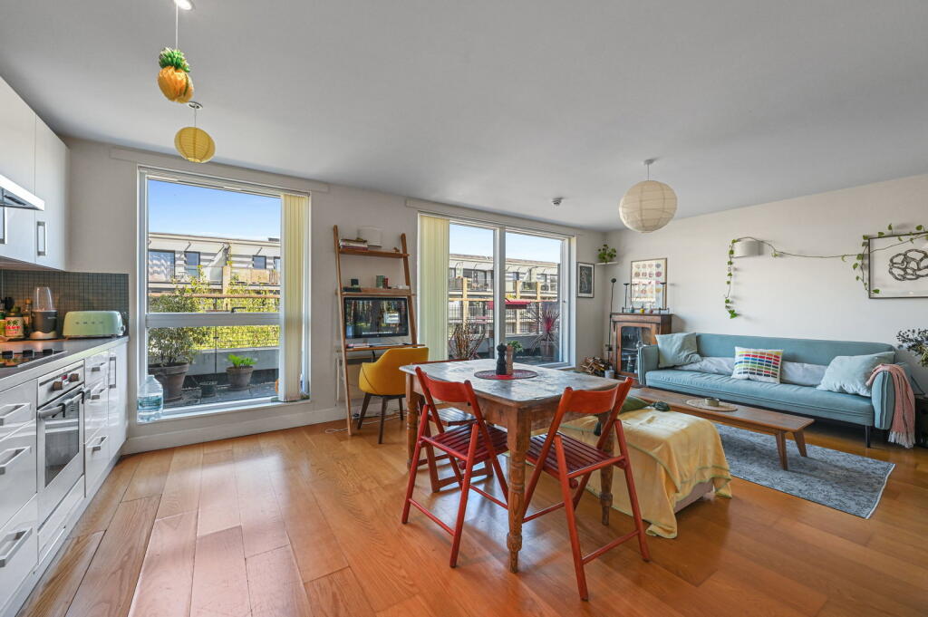 Main image of property: Kleine Wharf, Orsman Road, London, N1 5QL