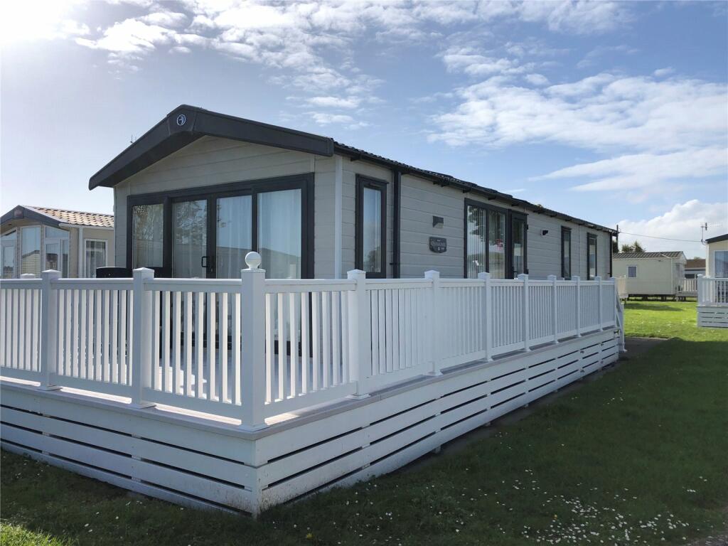 2-bed caravan on Naish Common, Naish, New Milton, Hampshire, BH25, £65,000