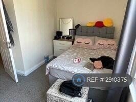 4 bedroom semi-detached house for rent