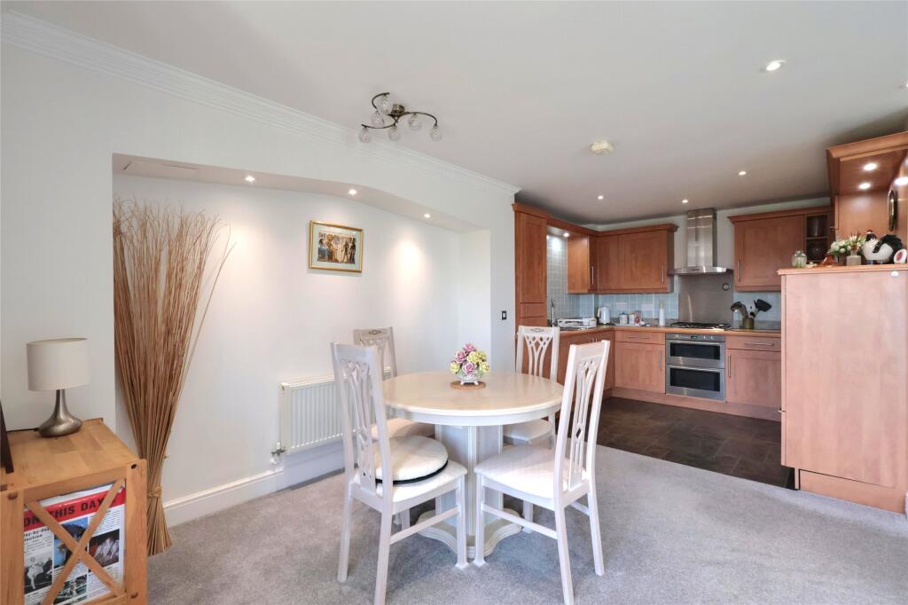 Oak Lodge Crescent, Minehead, Somerset, TA24 photo 4