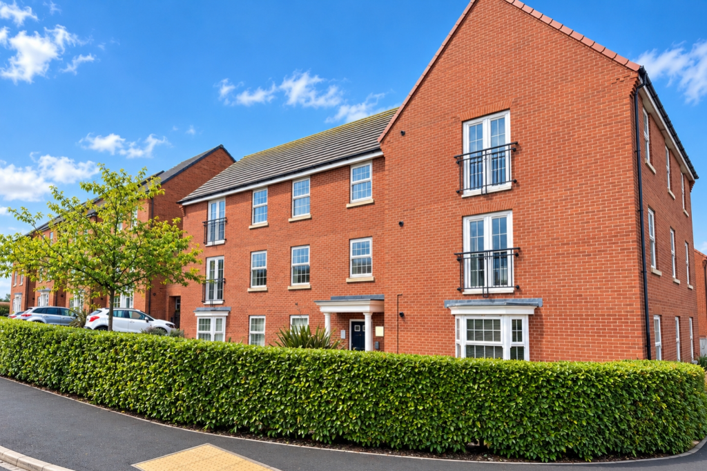 2-bed flat on 20 Penrhyn Way, Grantham, Lincolnshire, NG31, £130,000
