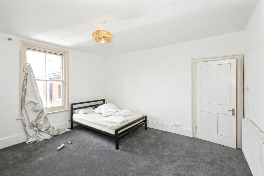 Apartment in Canterbury - View 3