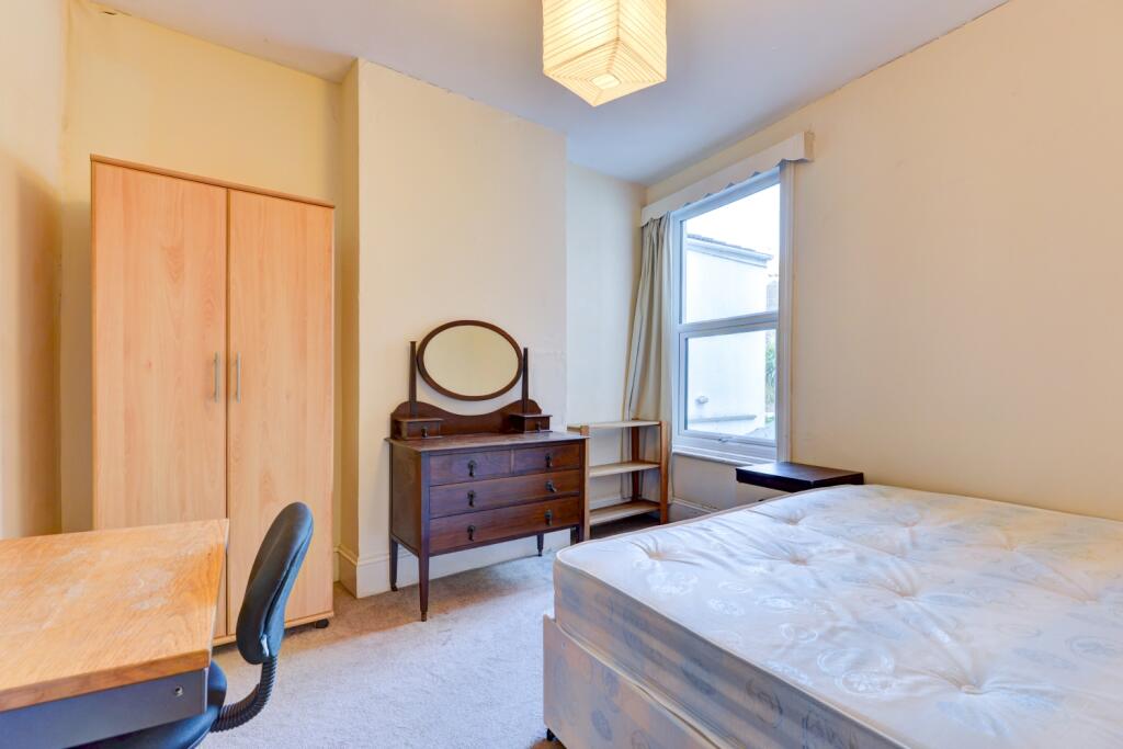 6 bedroom terraced house for rent