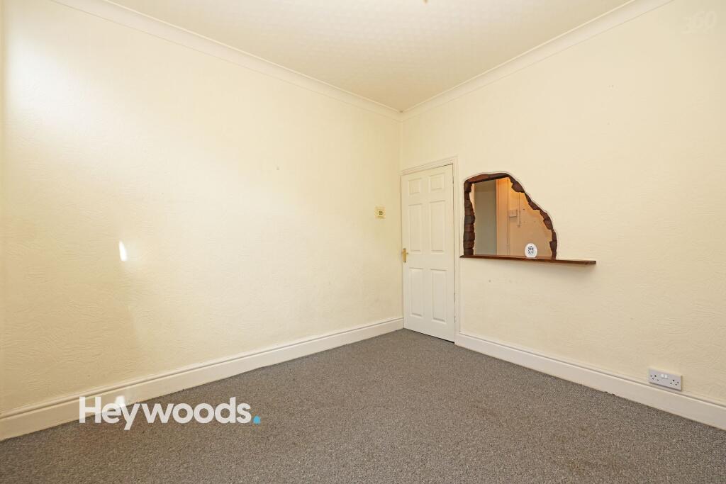 House in Stoke-on-Trent - More
