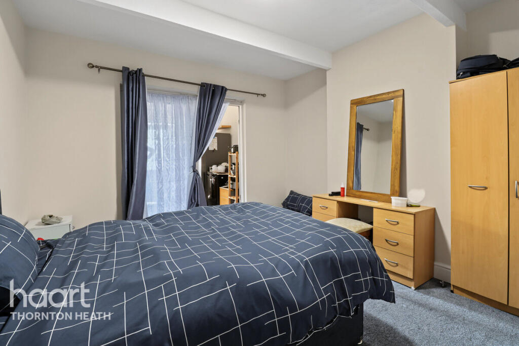 House in London, Thornton Heath - More