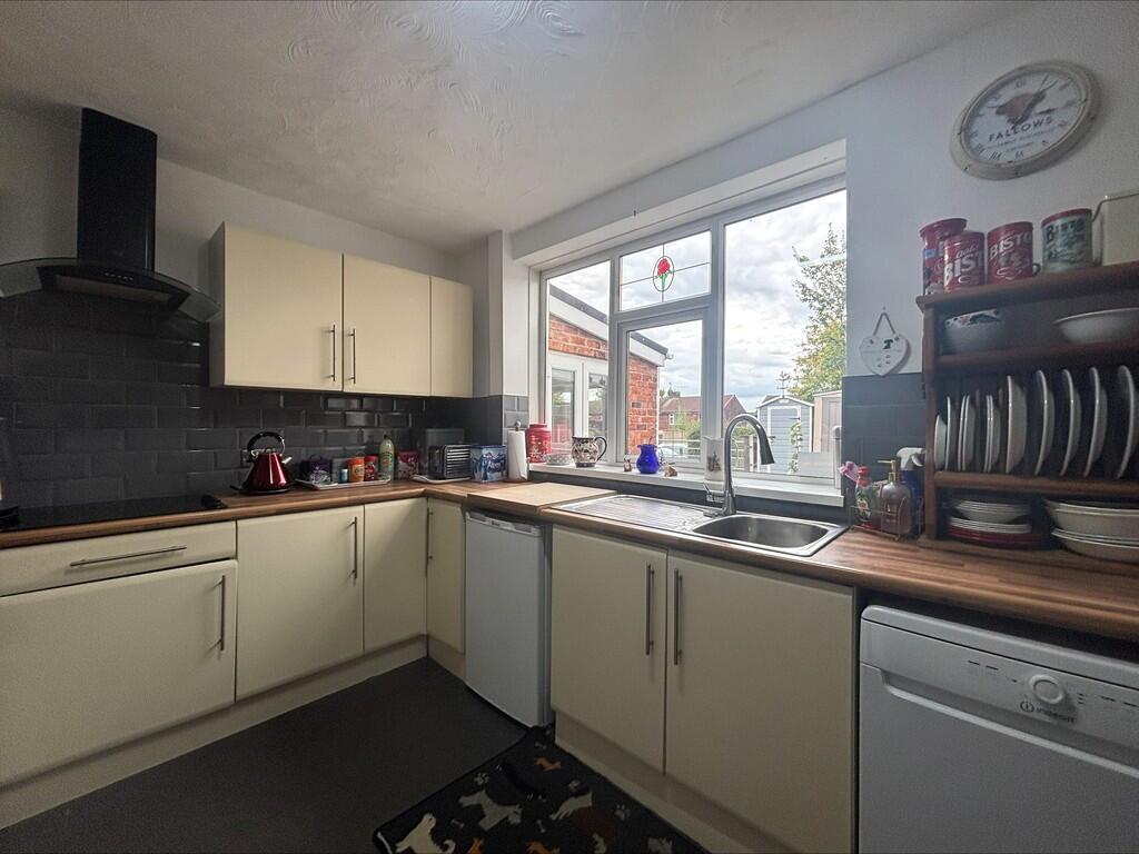 Meadow Drive, Barnton, Northwich photo 3