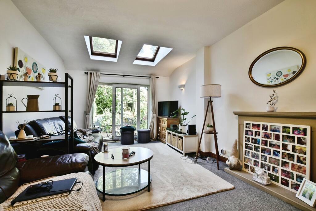 House in Trafford, Greater Manchester - More