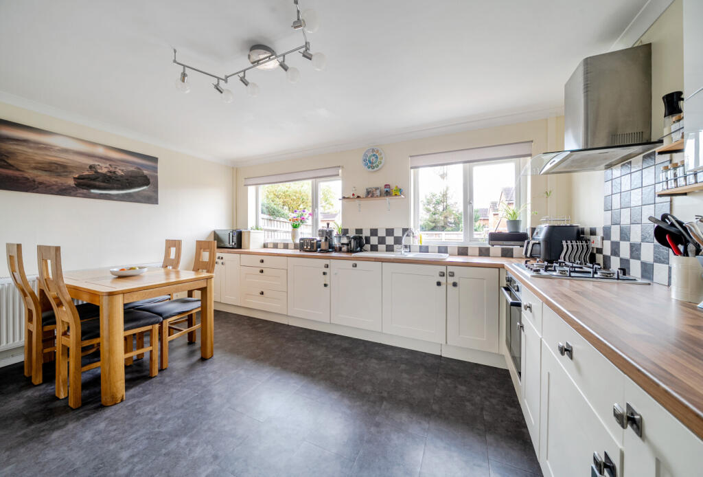 Roman Hackle Avenue, Cheltenham, Gloucestershire, GL50 photo 4