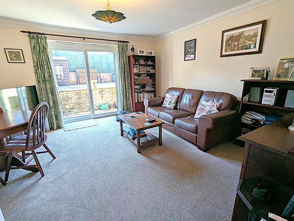 House in Sandown, Lake - View 2