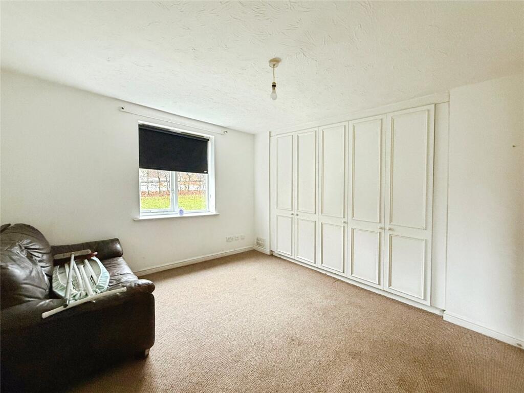 Apartment in Crowthorne, Bracknell Forest - More