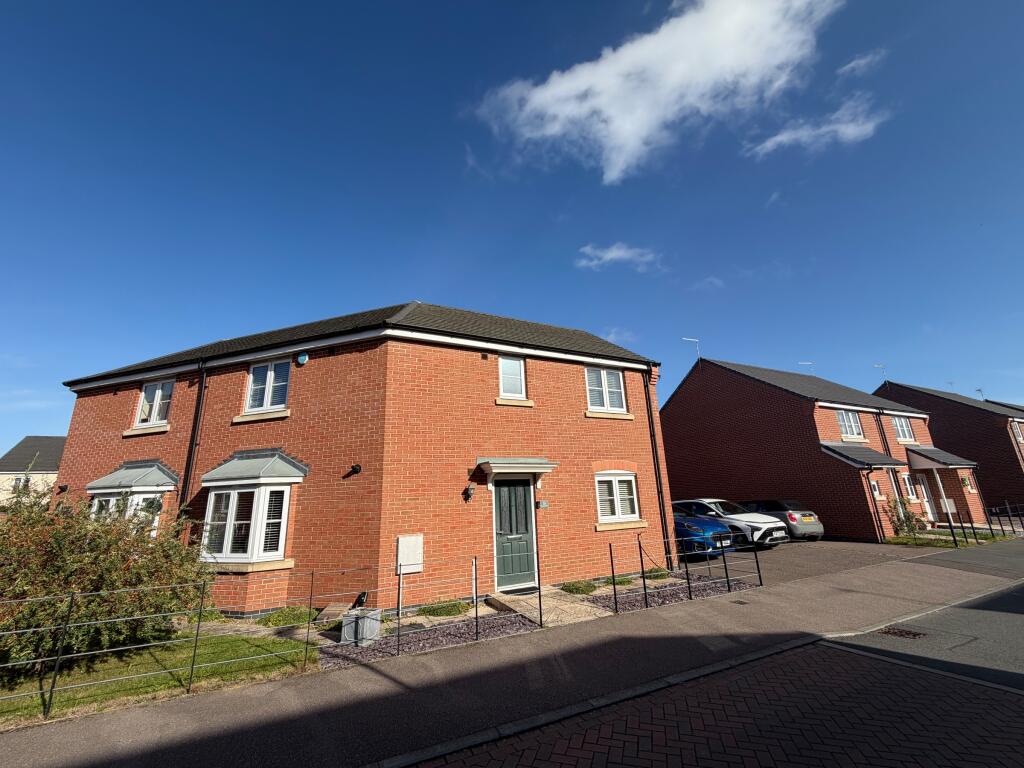 3-bed semi-detached on Simpson Road Stoney Stanton, £275,000