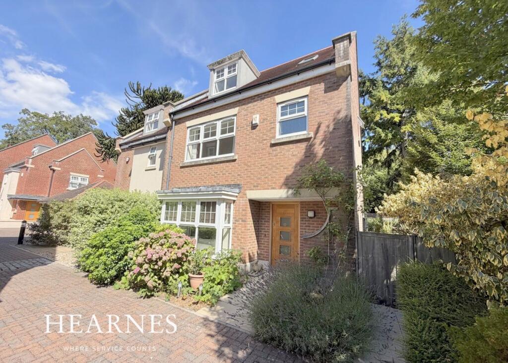 Wellwood Close, Branksome Park, Poole, BH13
