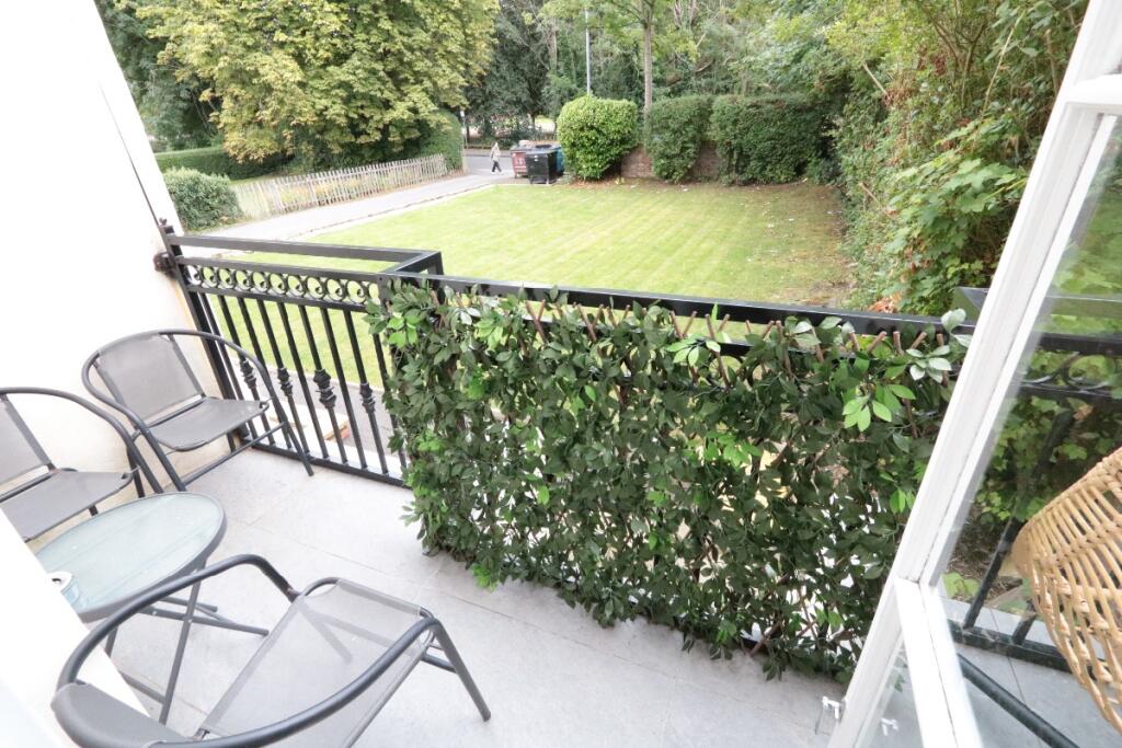 Apartment in Manchester, Victoria Park, Longsight - View 3