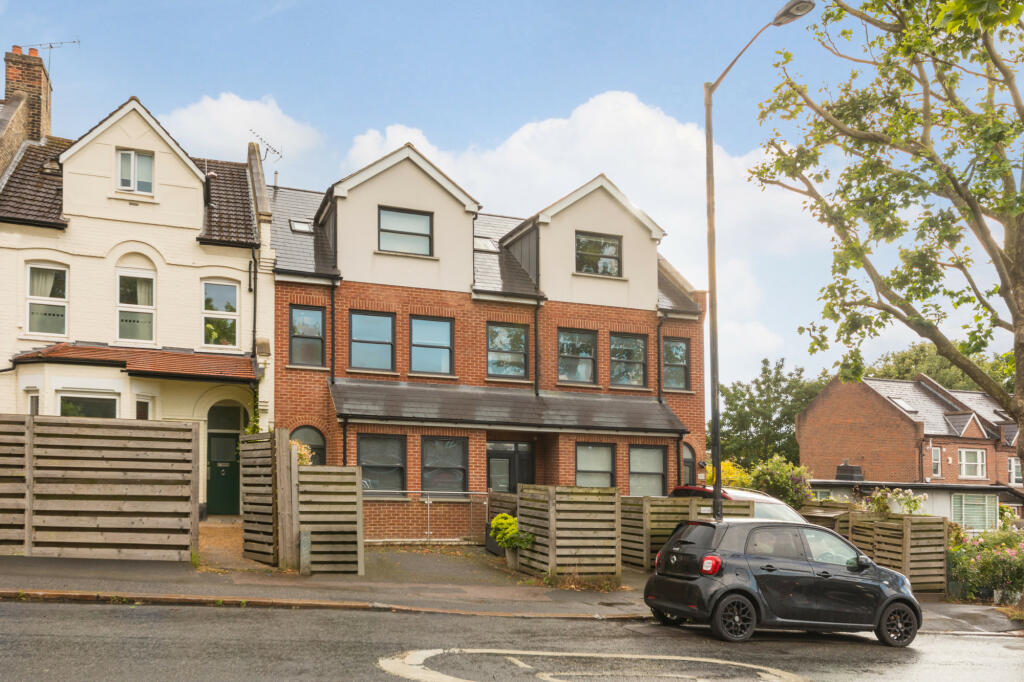 Main image of property: Lordship Lane, London, SE22