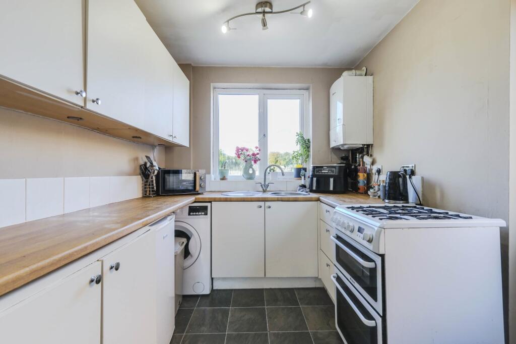 House in Leeds, Crimbles, Swinnow - View 5