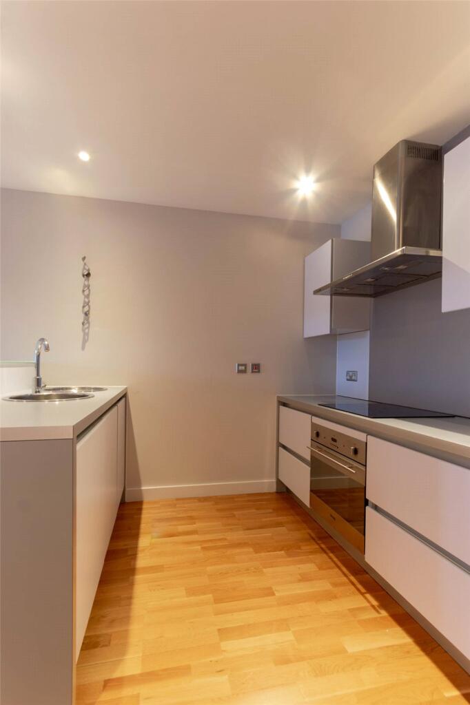 Apartment in Newcastle upon Tyne - View 5