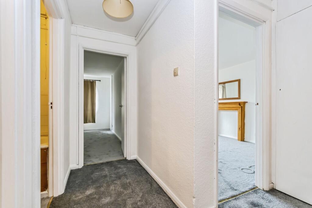 Apartment in Tandridge, Caterham-on-the-Hill - View 4