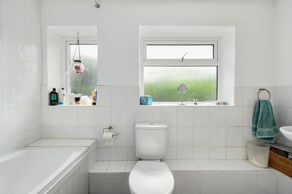Hawkswood Drive, Hailsham, BN27 photo 4