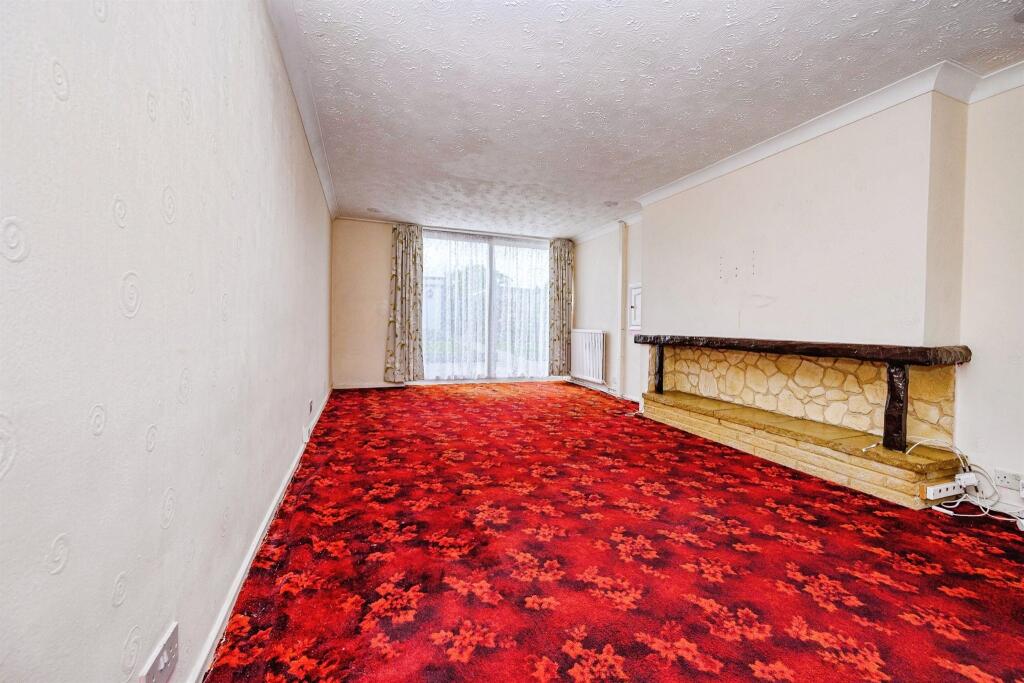 Saturn Way, Hemel Hempstead photo 3