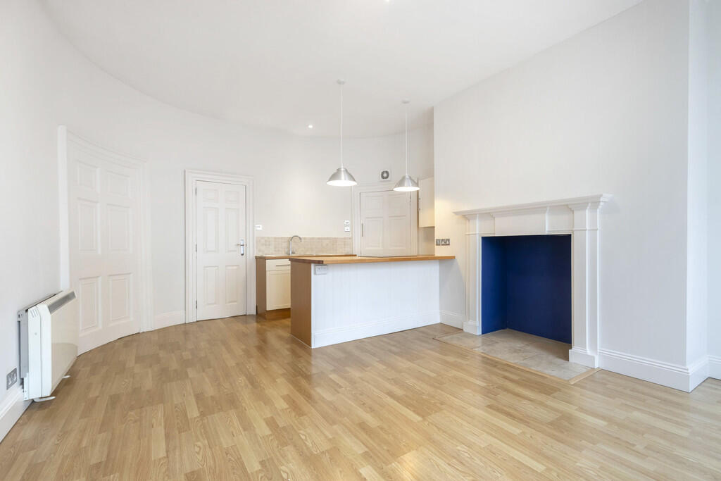 Apartment in Gloucester - View 5