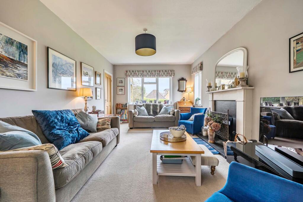 7 St James Close, Pangbourne on Thames photo 4
