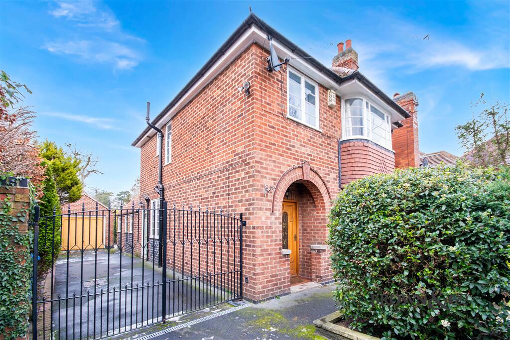 3-bed detached on 3 Grove Coach Road, Retford, Nottinghamshire DN22 7HU, £300,000