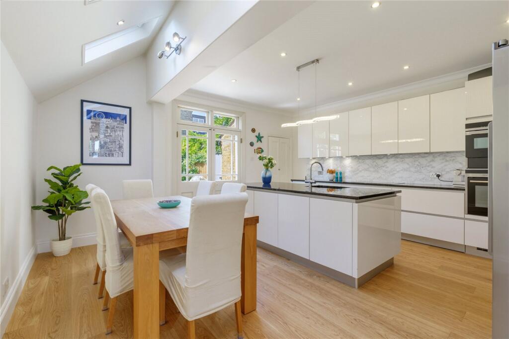 House in London - View 2