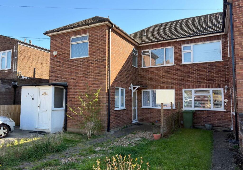 Main image of property: 8 Essex Close, Romford, Essex, RM7 8BD