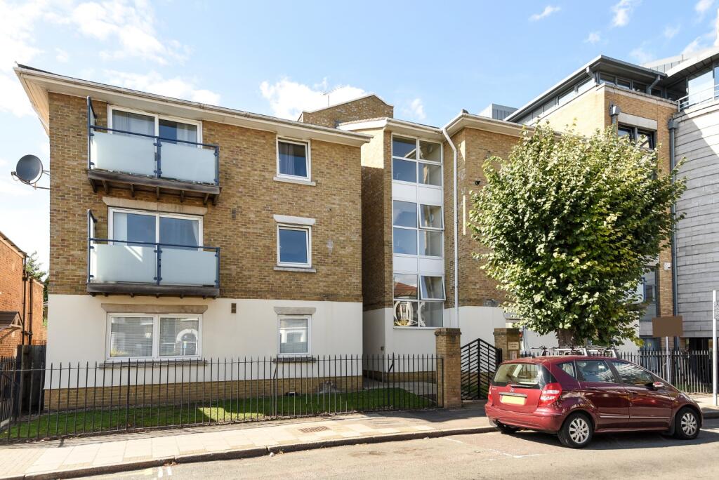 Main image of property: Hartfield Crescent, London, SW19