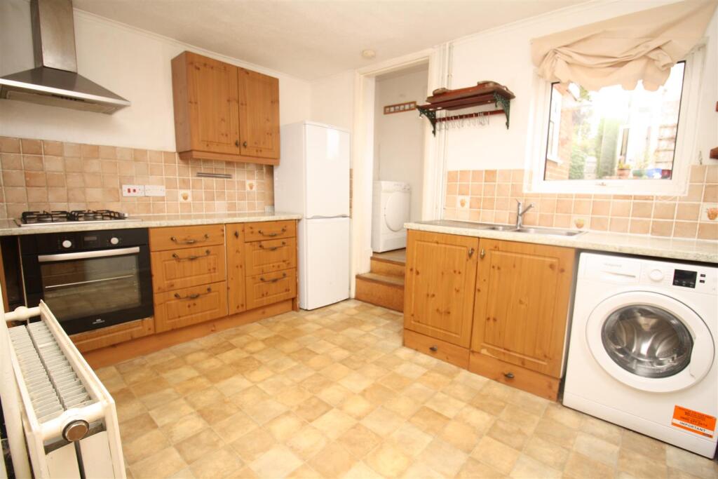 House in Linslade, Southcott, Leighton-Linslade - View 5