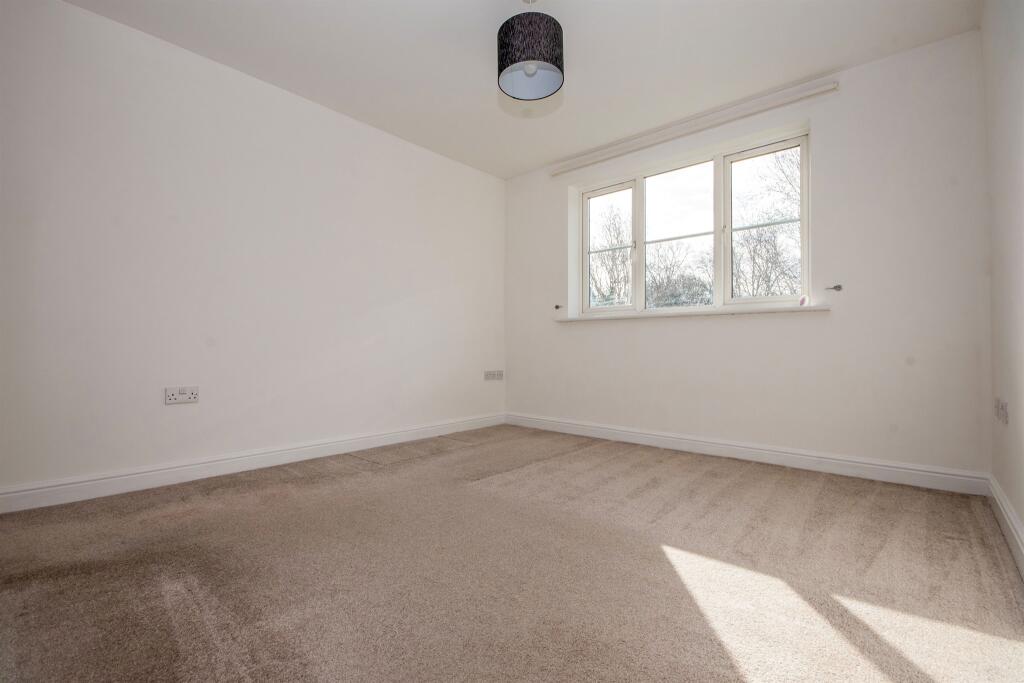 Apartment in Kettering, North Northamptonshire - View 5